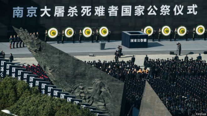 南京大屠杀77周年纪念日成为首个国家公祭日，中国国家主席习近平参加了公祭仪式，再次强调历史不容篡改。