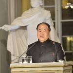 北京时间12月8日凌晨，中国作家莫言来到瑞典学院演讲厅，向外界发表2012年诺贝尔文学奖演说。