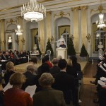 北京时间12月8日凌晨，中国作家莫言来到瑞典学院演讲厅，向外界发表2012年诺贝尔文学奖演说。