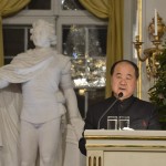 北京时间12月8日凌晨，中国作家莫言来到瑞典学院演讲厅，向外界发表2012年诺贝尔文学奖演说。