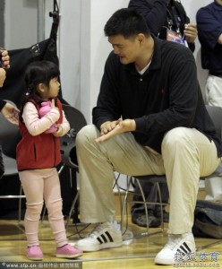 CPPCC member and retired Chinese NBA player Yao Ming's daughter Yao Qinlei was born in Houston and is a U.S. citizen. (Source: Sohu Sports)