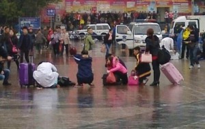 Passengers outside the Guangzhou railway station this morning. (Source: Xu Shilin/Xinhua)