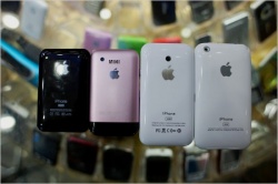 Shanzhai iPhones. (Source: caijing.com.cn)