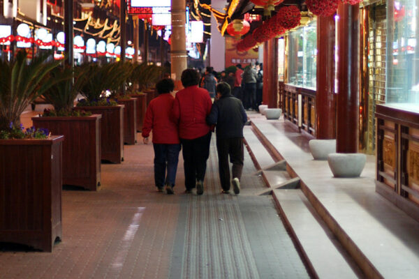 Photo: Family [Yuyuan Shopping Center / Shanghai], by d’n’c