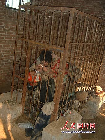 Man Forced to Live in Cage for 5 Years – Weird Asia – China Digital