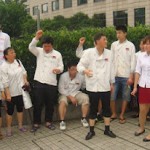 维权网 | 90后青年为讨薪上海市政府门前游行示威（图）