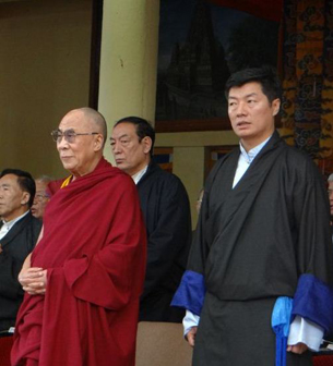 自由亚洲 | 流亡藏人为自焚藏人烛光哀悼 达赖喇嘛出访美国