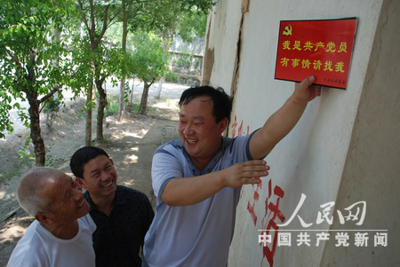 【异闻观止】2012年度感动中国十大人物 共产党员占半数