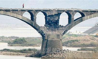 【异闻观止】380公斤炸药炸不垮的沱江危桥