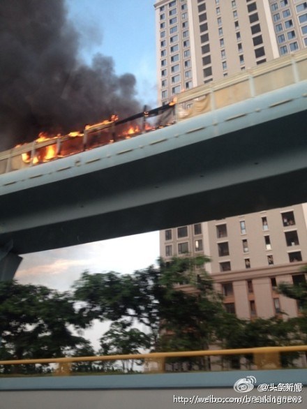 自曲新闻 | 厦门BRT公交车爆炸 至少20人死亡