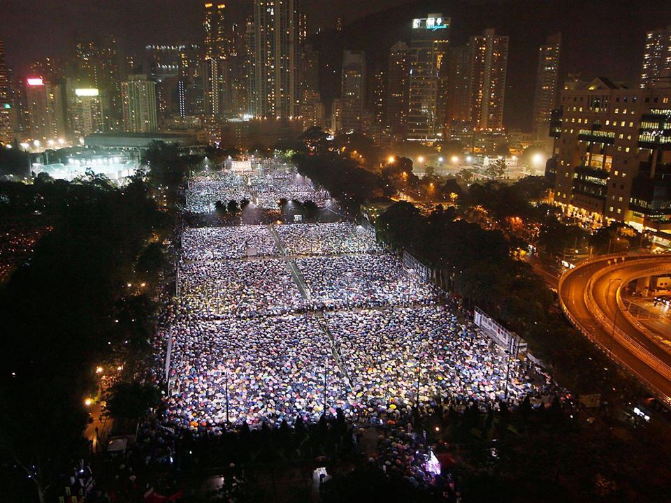 【组图】香港维园纪念“六四”二十四周年烛光晚会