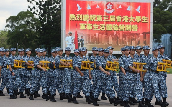【异闻观止】中新网 | 与官兵同吃住 香港大学生赴驻港部队军训