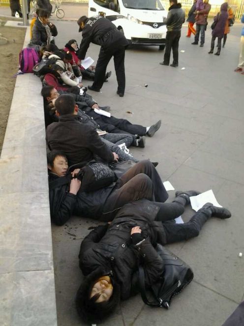 德国之声 | 武汉强拆受害户北京集体喝药自杀