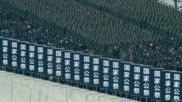 仪式期间，南京全城响起默哀警号，向遇难者致哀，被称为世界最大规模的防空警号。《人民日报》称：“设立国家公祭日，就是为了强化国家记忆。”