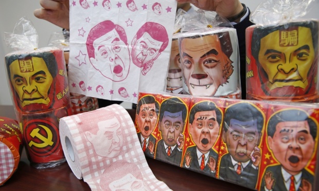 【图说天朝】中国当局收缴大量印有梁振英头像厕纸