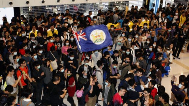 150224034906_demonstration_in_hk_shopping_mall_624x351_reuters