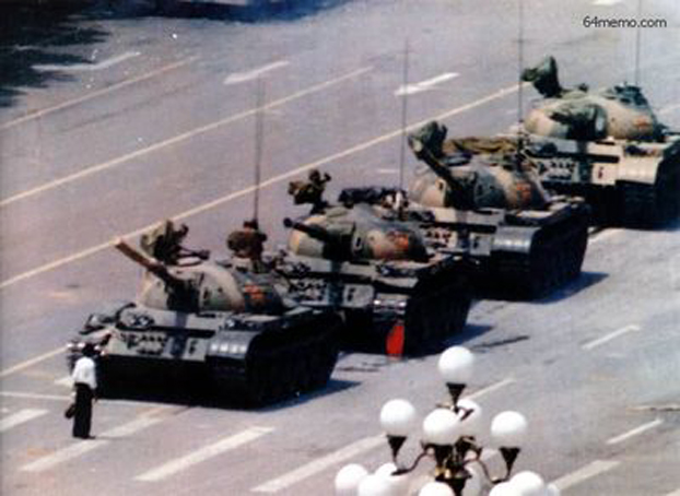 王丹和吾尔开希通过发表声明的方式表达忧虑是因为视觉中国收购的两家美国图片库拥有近5000万张原版照片版权， 其中包括大量1989年六四天安门事件的现场照片，著名的“王维林挡坦克”照片也在其中。
