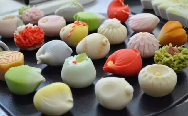 一些日本糕点会被当做特定场合的赠物