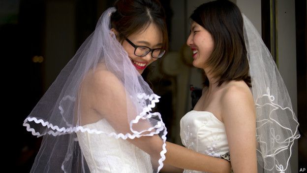 李婷婷去年7月在北京与同性伴侣举办了婚礼，希望推动中国同性婚姻合法化。