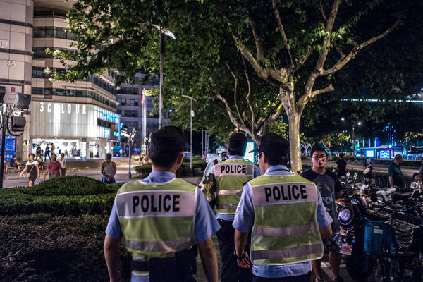 中国杭州的警察。为保证G20峰会平稳进行，习近平主席下令进行森严安全戒备。