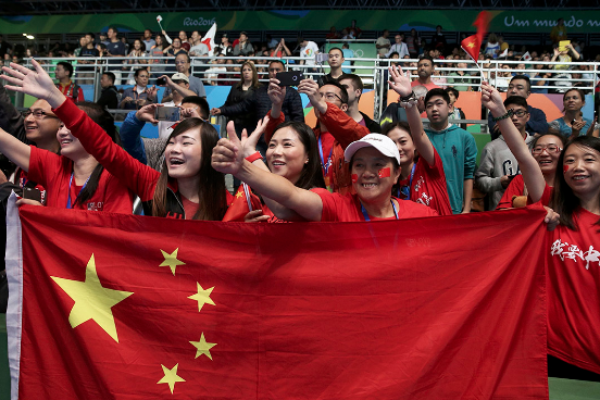 奥运会会场内中国队的支持者。摄：Alkis Konstantinidis/REUTERS
