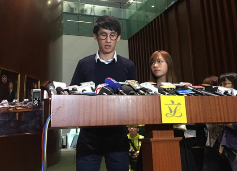 【CDTV】香港立法会混乱中完成宣誓程序 3人不获通过（视频）