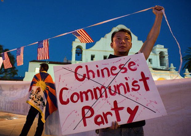 自由亚洲｜洛杉矶“红歌会”遭抗议人士踩场（图集）
