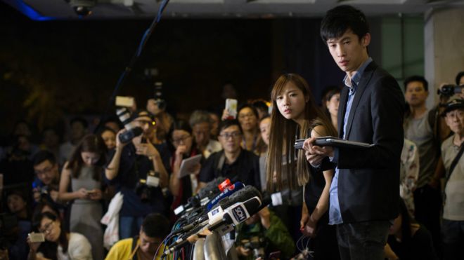 BBC | 香港宣誓风波：官媒赞褫夺梁颂恒游蕙祯议席“压邪气”