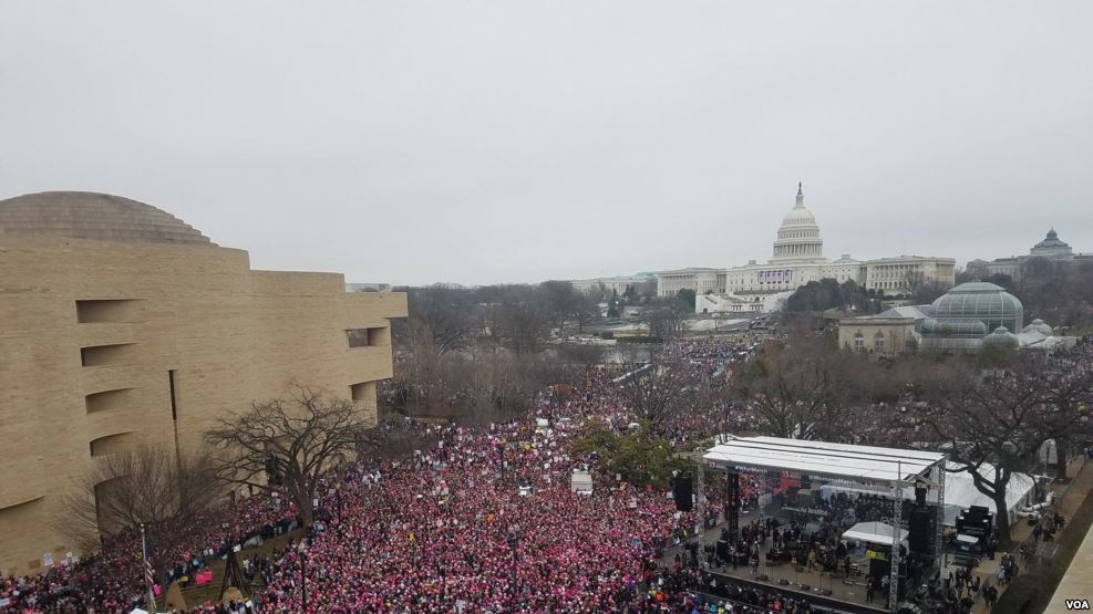 美国之音 | 数十万人参加华盛顿女性大游行