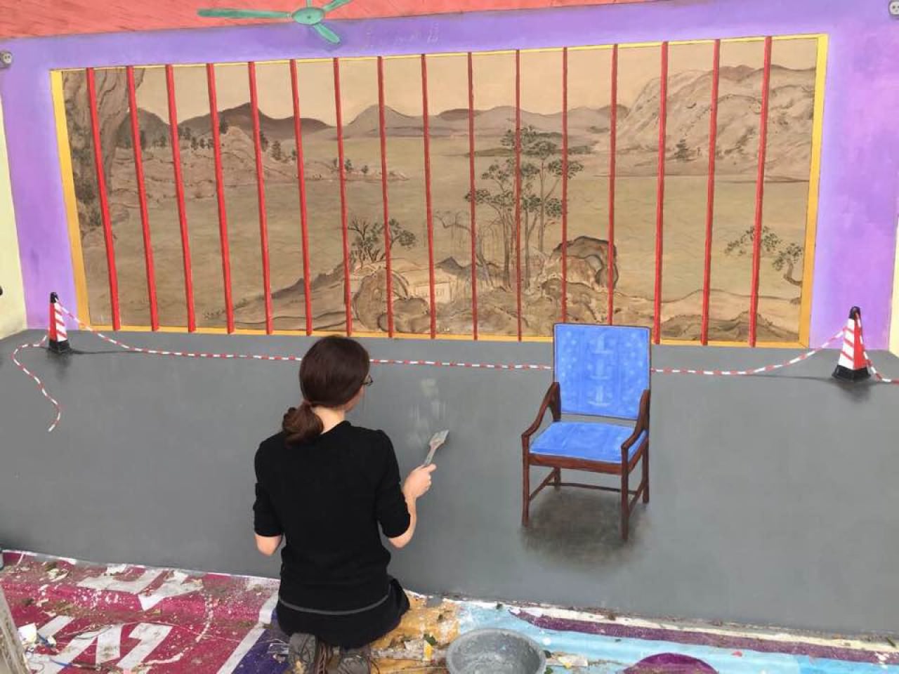 香港01 | 「港深建筑双年展」有艺术家画空凳纪念刘晓波