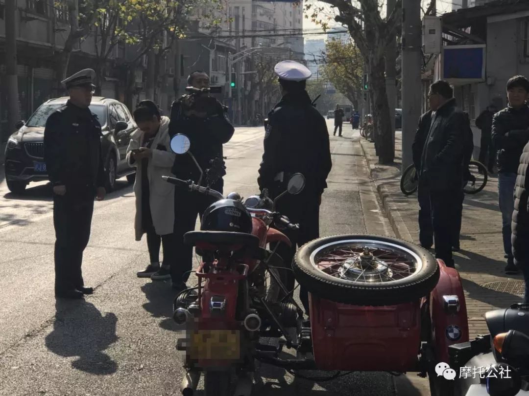 摩托公社 | 圣诞节刚过完 上海这群圣诞老人的摩托车就被扣了