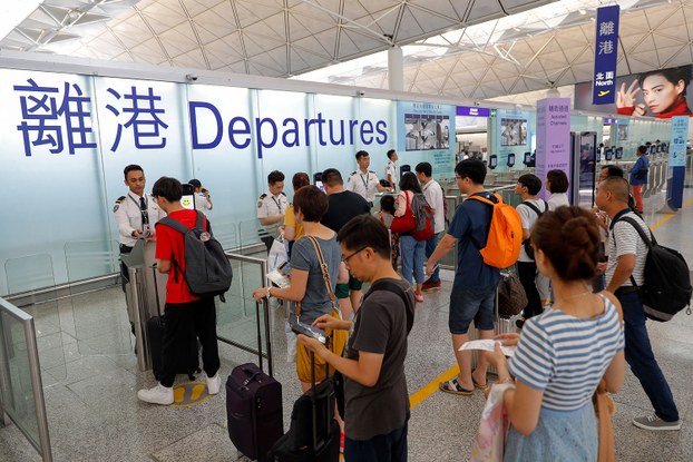 自由亚洲 | 中国海关强制检查香港入境旅客手机