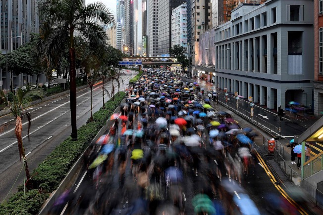法广 | 《世界报》：香港警民激烈冲突 危机在加剧