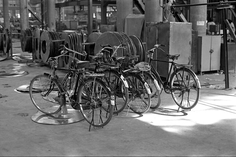 Photo: Wuhan, Chine – Avril 1982, by Jean-Benoît Zimmermann