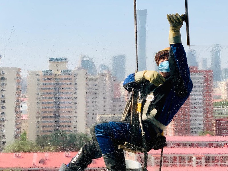 Photo: Cleaning the cityscape, by Bruno Abreu