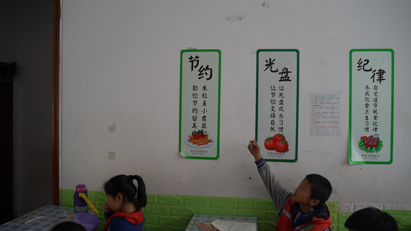 11月5日，南栗小学门口的“小饭桌”，范小勤已经很久没来这里了。 赵志远 摄