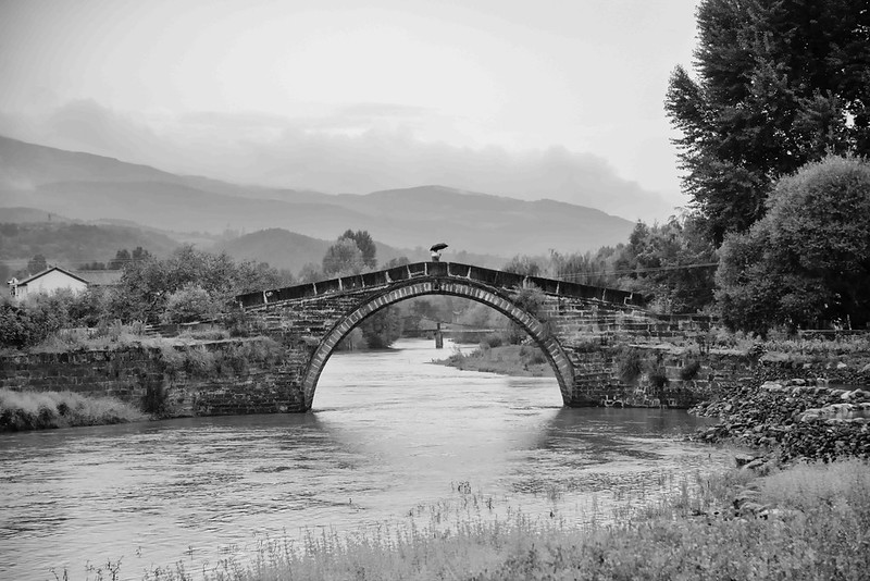 Photo: Yulin Bridge, Shaxi (Yunnan), by Rod Waddington