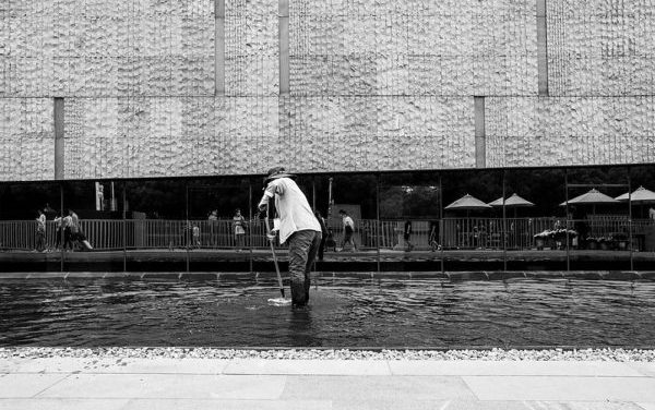 Photo: Maintaining cleanliness, by Gauthier DELECROIX