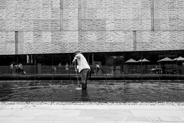 Photo: Maintaining cleanliness, by Gauthier DELECROIX