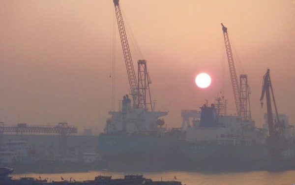 Photo: port de Shanghai, by Werner Bayer