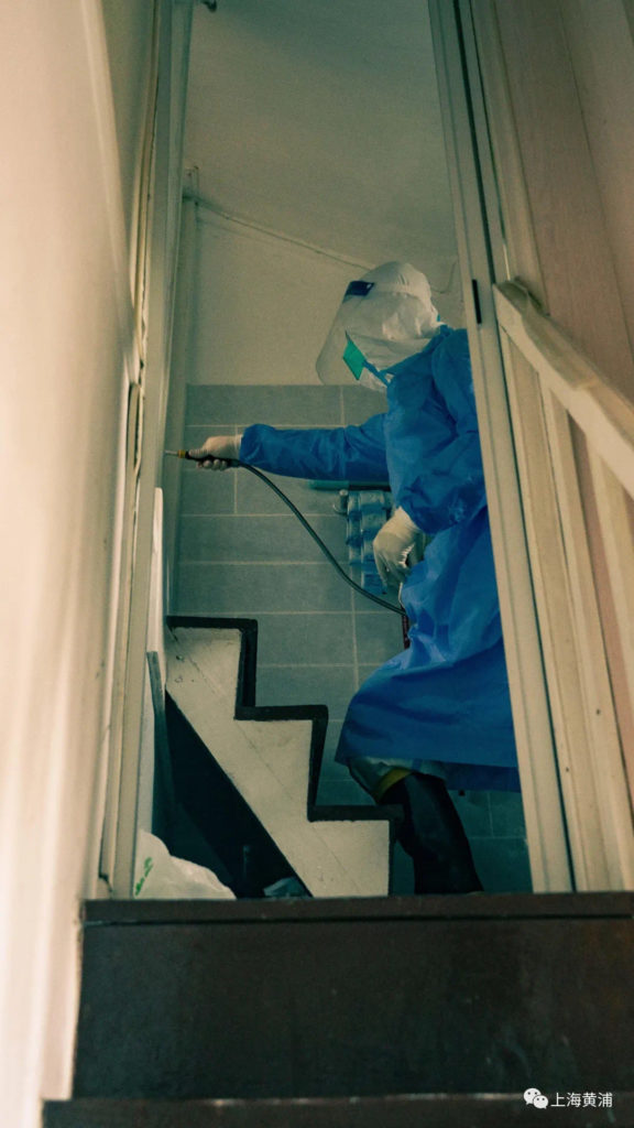 上海黄浦入室消杀。来源：上海黄浦（微信公众号）