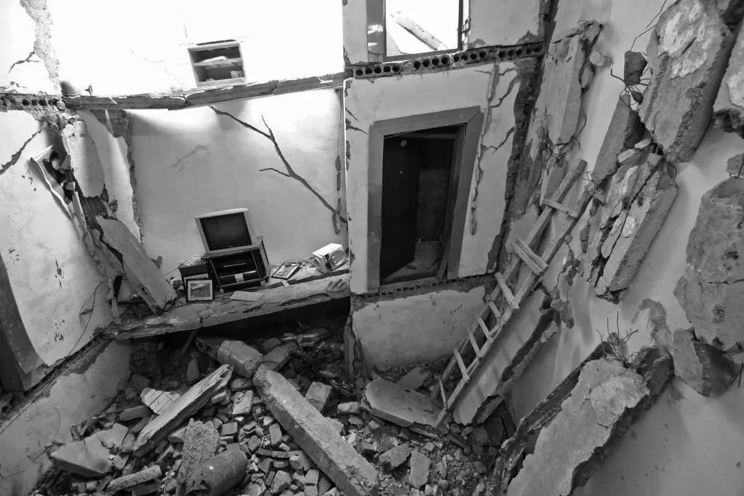【404文库】十驾｜汶川地震灾后重建中，最丑陋的一幕