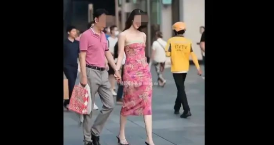 中国新闻网｜与女子牵手逛街的国企总经理，被免职