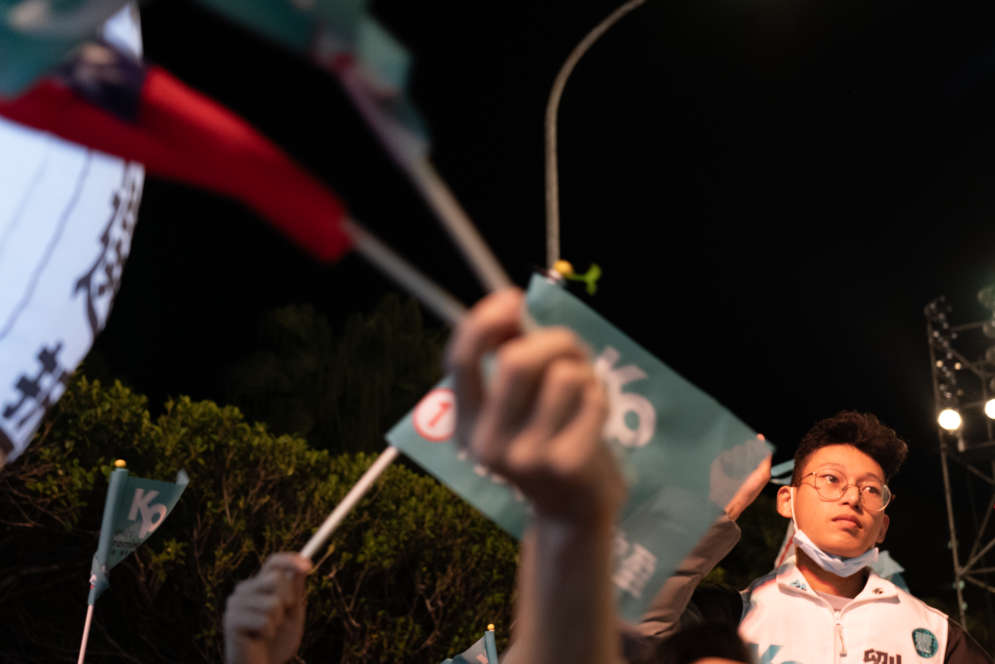 台湾大选前夜，民众依然聚集在现场。