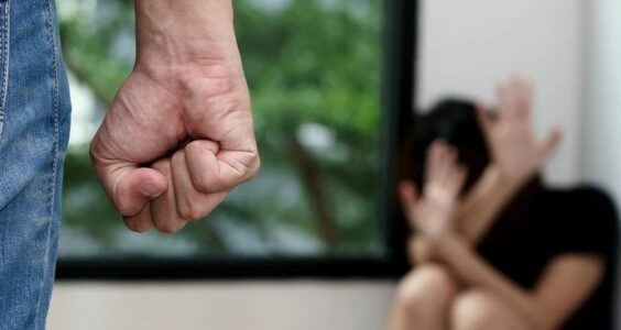 三联生活周刊｜女子两年被家暴16次，想要离婚为何这么难？