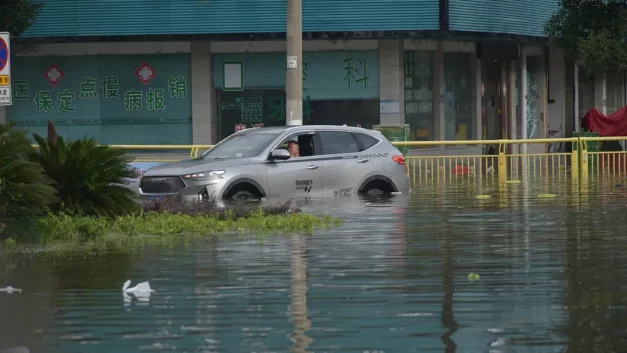 凤凰网｜3个月20次洪水，中国陷入“救灾疲惫”时刻