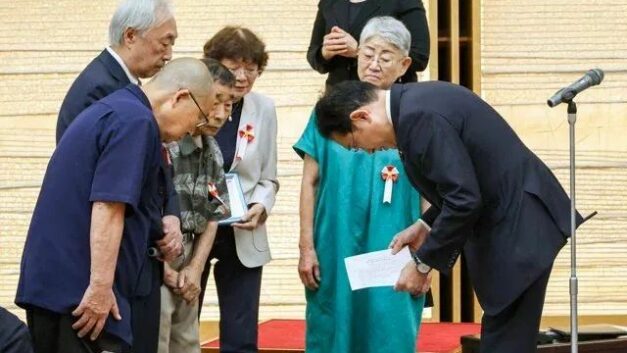 建设性意见｜日本首相给当年“计划生育”的受害者鞠躬道歉，并国家赔偿