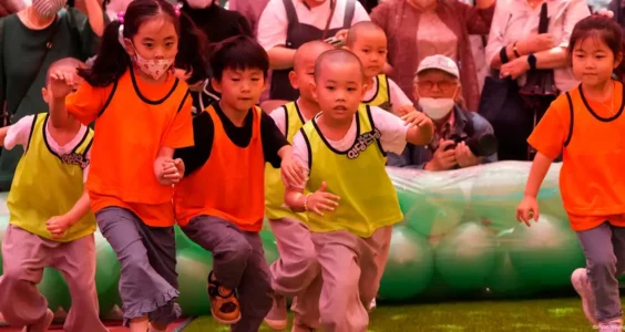 知识分子｜东亚国家生育率为何断崖式下跌？