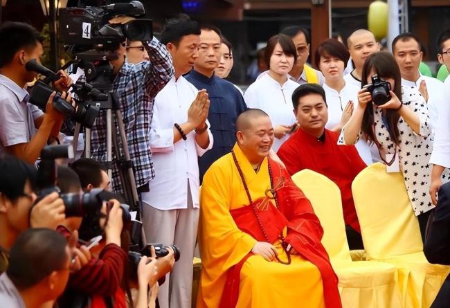 走读新生｜去年还在说“方丈清白”，今年就翻脸不认人了？