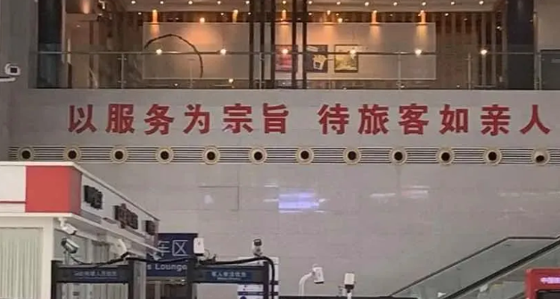 大何崛起｜虽然我们撞了车，但表扬了自己，还教育了你